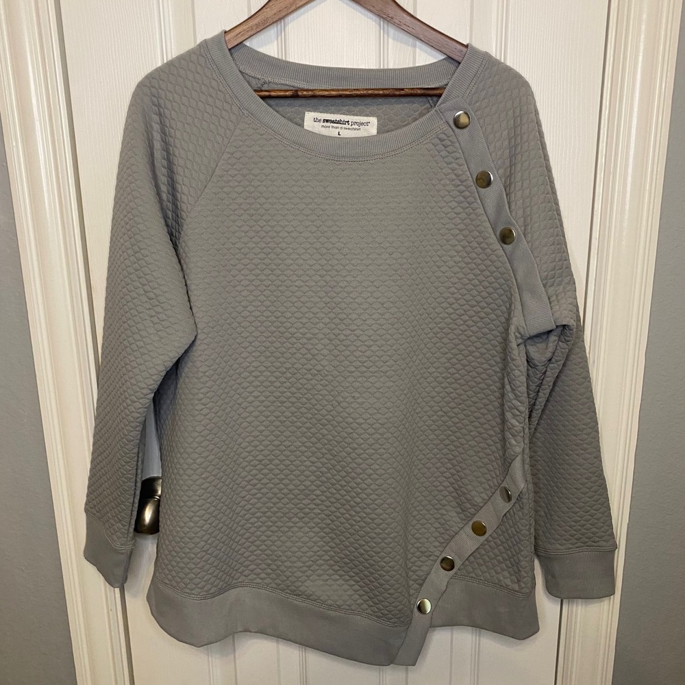 The Sweatshirt Project Women's‎ Large Gray Quilted Asymmetrical Button Pullover
